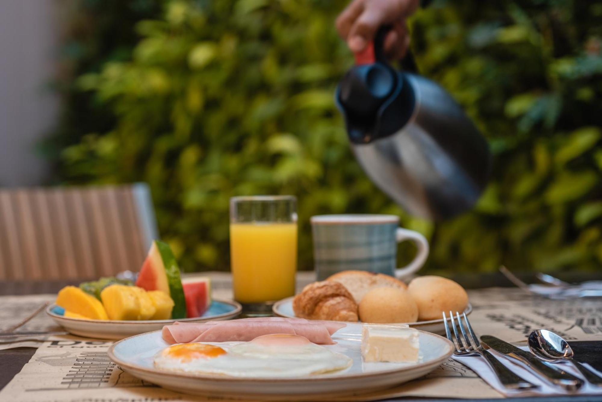 Hotel Spirito By Spiwak Кали Экстерьер фото A continental breakfast