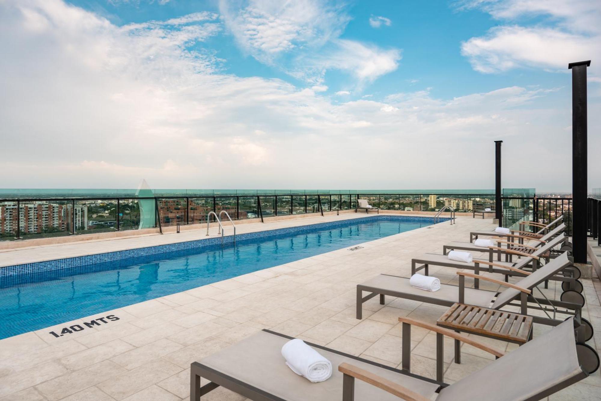Hotel Spirito By Spiwak Кали Экстерьер фото Rooftop pool at the hotel
